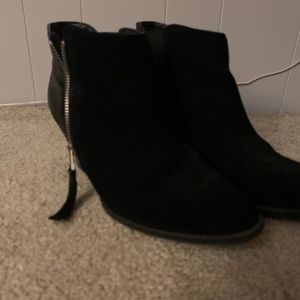 VIONIC black booties